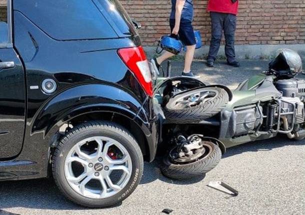 incidente scooter via crispi 