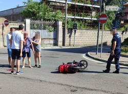 Incidente tra un'auto e una bici elettrica a Busto Garolfo