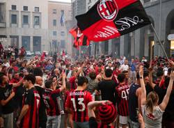 La festa a Varese dei tifosi del Milan