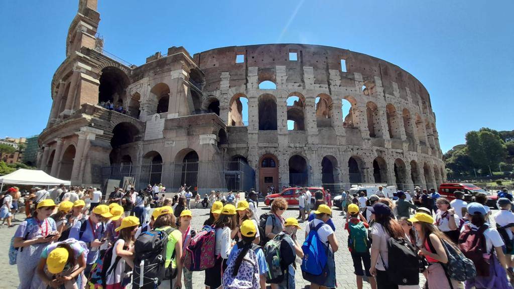 La gita a Roma per le quinte della scuola di Via IV Novembre di Parabiago la offre il Comune