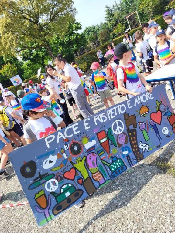 la marcia della pace degli studenti di Solbiate Arno