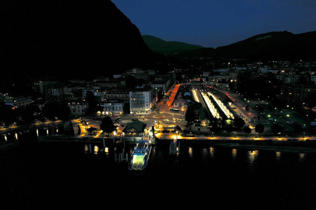 Laveno di notte - foto Ulisse Piana