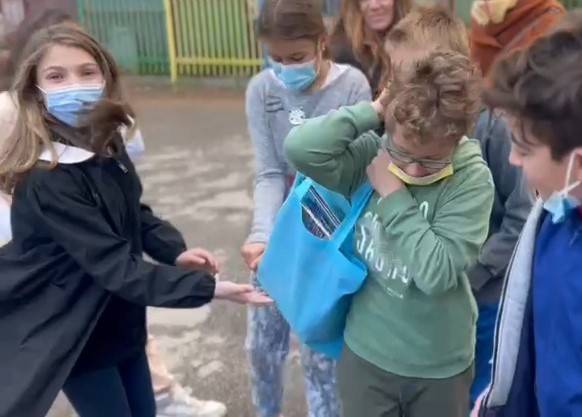 libri donati alla scuola primaria di san fermo