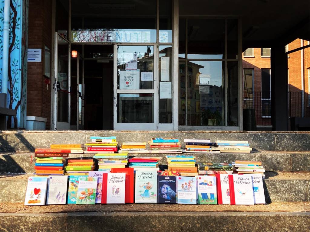 libri donati alla scuola primaria di san fermo