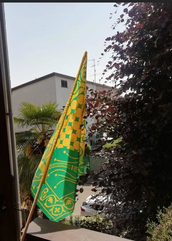 Palio di Legnano: le bandiere dei contradaioli