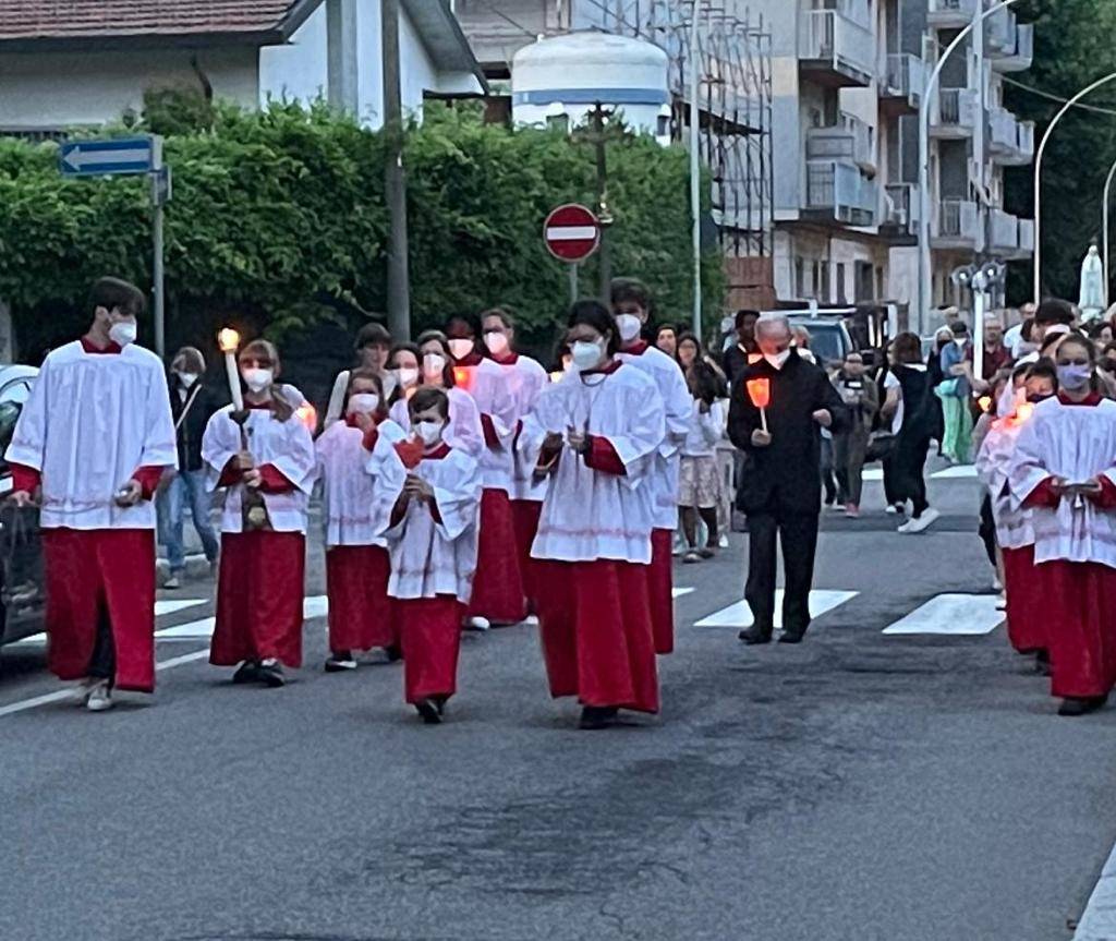 Processione per la Madonna di Fatima a Legnano 