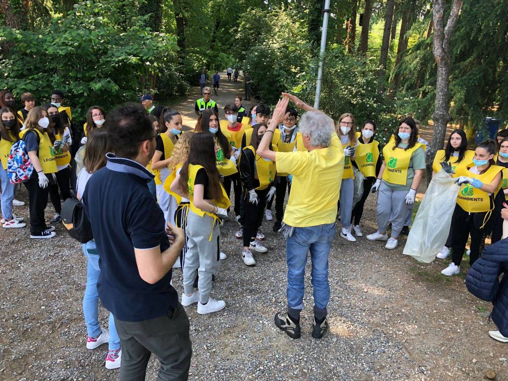 Pulizia Parco Alto Milanese con gli studenti dell'Istituto Dell'Acqua di Legnano