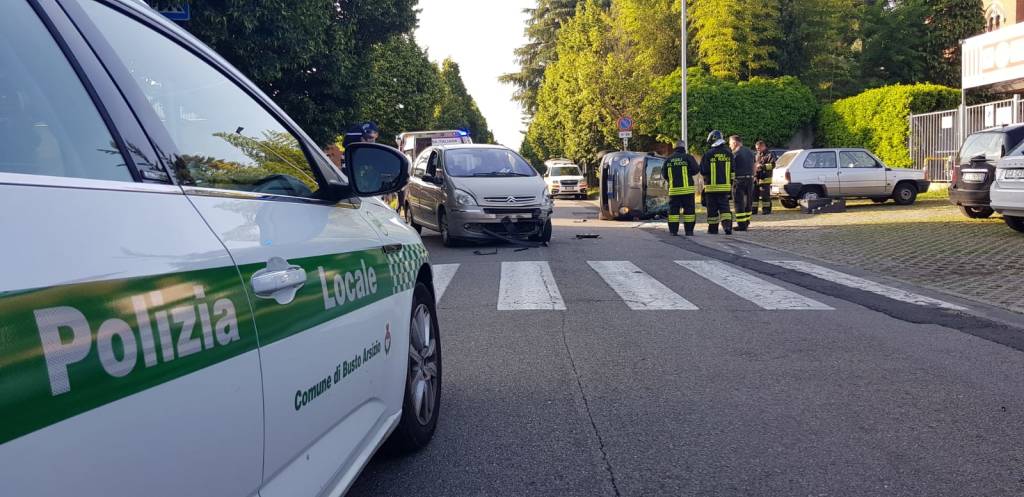 Ribaltamento a Busto Arsizio