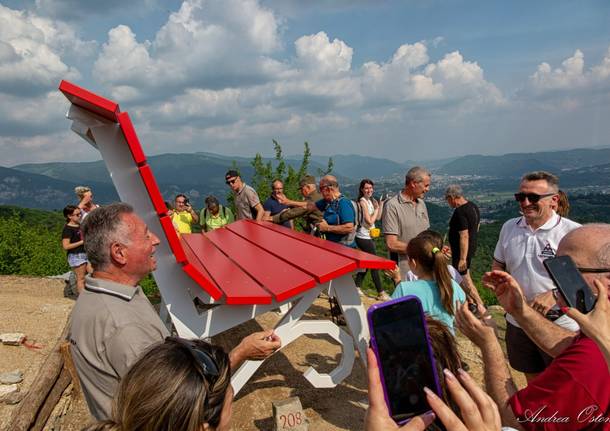 Saltrio - L'inaugurazione della big bench - foto di Andrea Ostoni