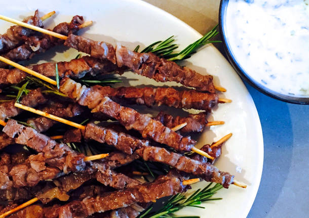 A Cassano Magnago torna la sagra degli arrosticini e della pasta cacio e pepe