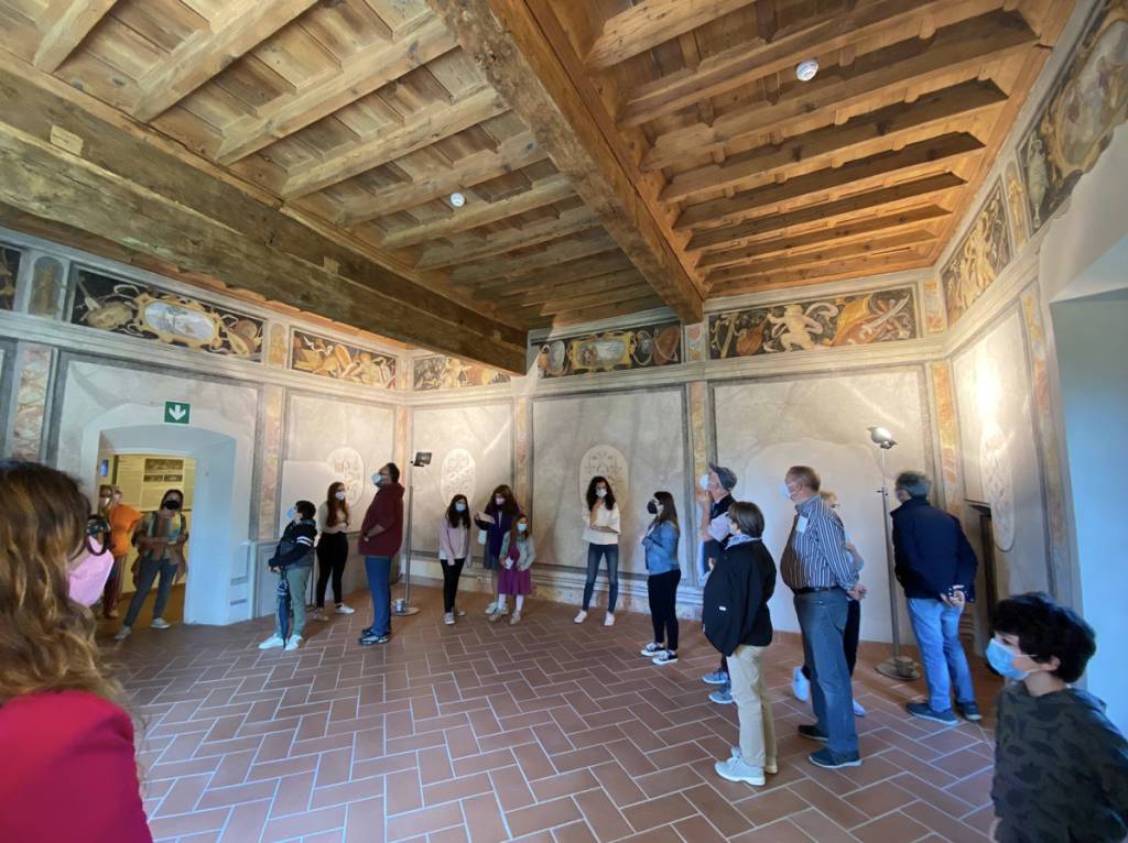 Studenti del Liceo Curie guide turistiche al Monastero di Cairate