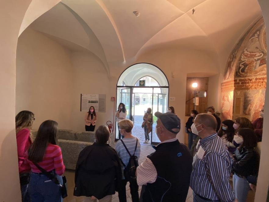 Studenti del Liceo Curie guide turistiche al Monastero di Cairate