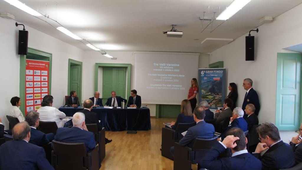 Tre Valli e Gran Fondo, il ministro Garavaglia a Varese: "Sport e turismo binomio potentissimo"