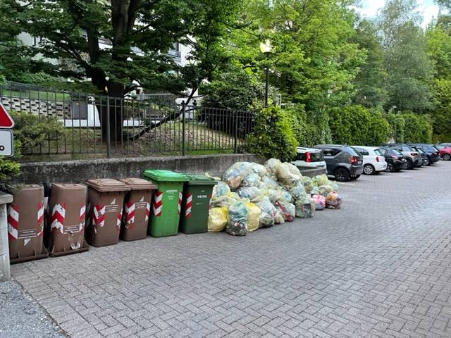 Varese - Spazzatura in via Crispi