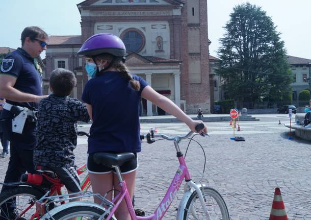 A Cislago bambini e bambini della primaria Mazzini a lezione di educazione stradale