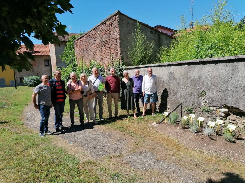 A Saronno il parco De Rocchi si arricchisce di piante ed erbe aromatiche 