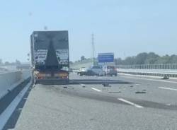 camion ribaltato autostrada