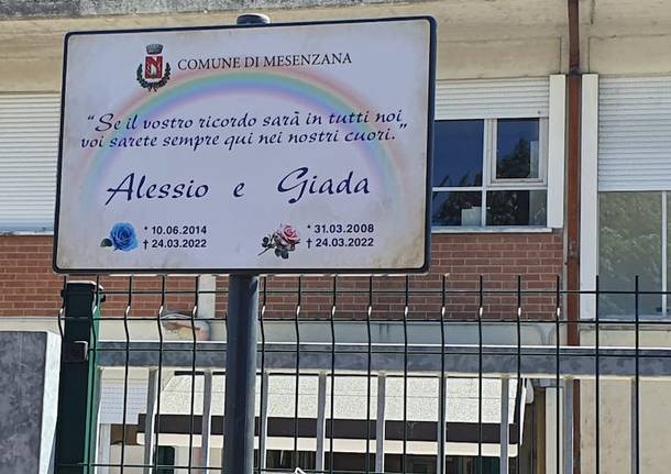 La targa di Mesenzana dedicata ad Alessio e Giada