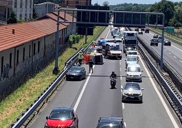 Incidente in A-8 fra Castronno e Gazzada Schianno