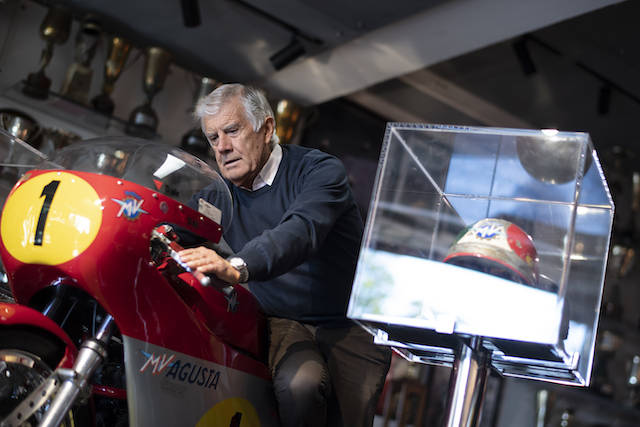 Il leggendario Giacomo Agostini e la MV Agusta che porta il suo nome