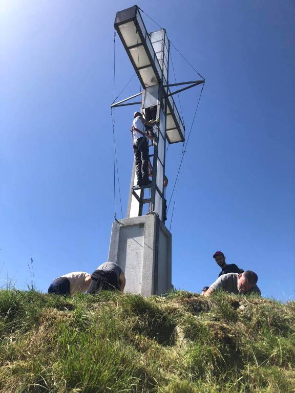 Cuasso al monte - La croce del Poncione rimessa a nuovo dall'associazione On