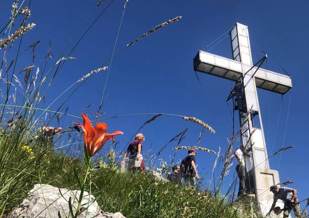 Cuasso al monte - La croce del Poncione rimessa a nuovo dall'associazione On