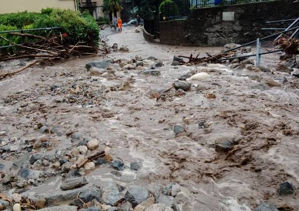 Casalzuigno colpita dal maltempo, straripato il torrente