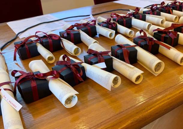 A Gazzada Schianno i riconoscimenti per 52 medici per i 50 anni dalla laurea