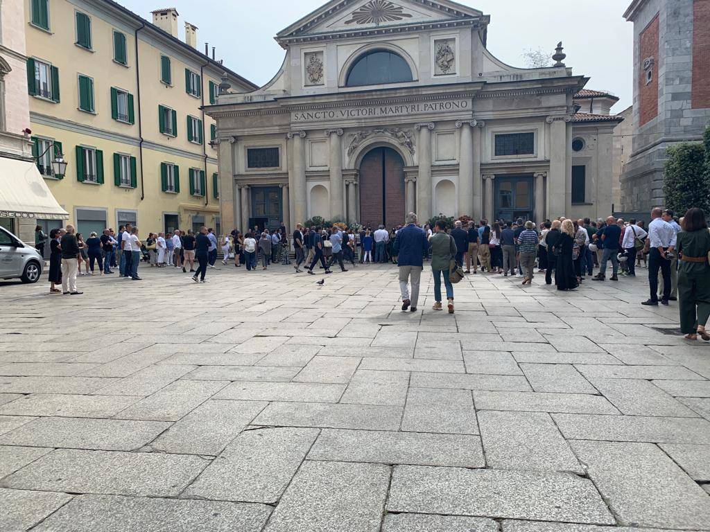 Il grande abbraccio di Varese a Luca Gaspari