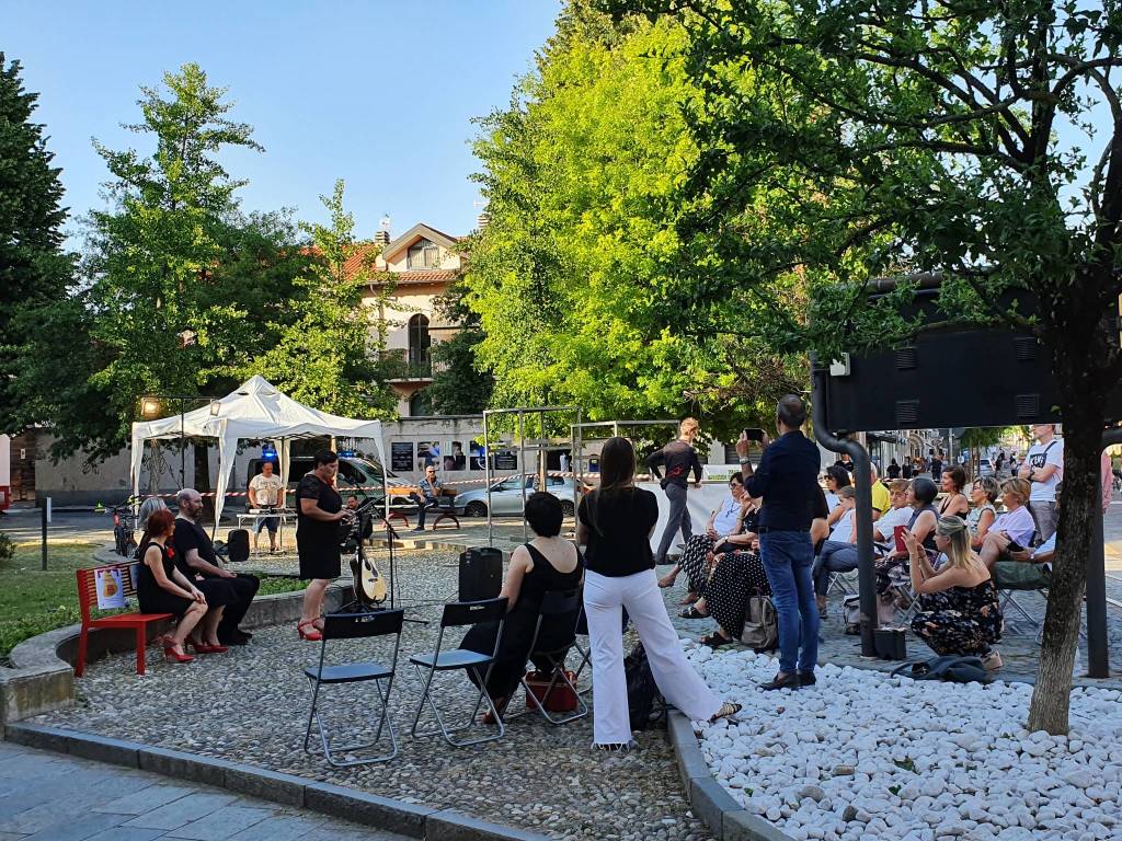 Inaugurazione panchina rossa a Nerviano