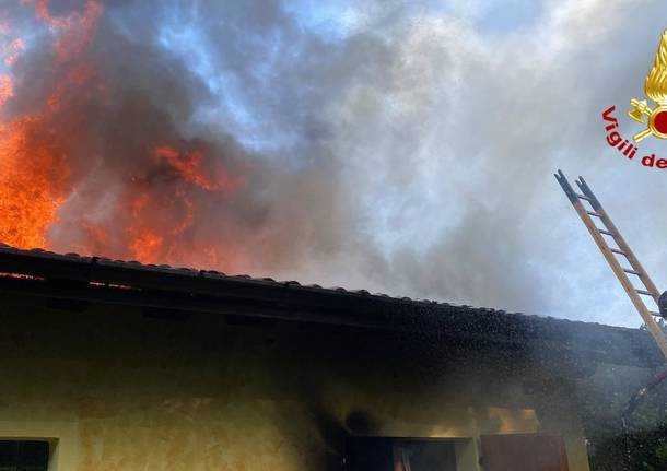 Incendio in una abitazione a Cunardo, l'intervento dei Vigili del Fuoco