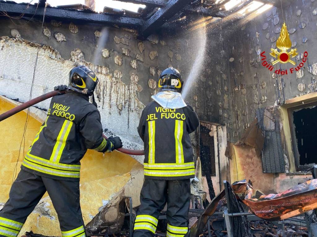 Incendio in una abitazione a Cunardo, l'intervento dei Vigili del Fuoco