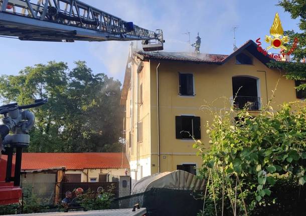 Incendio in una casa di Via Postumia a Varese