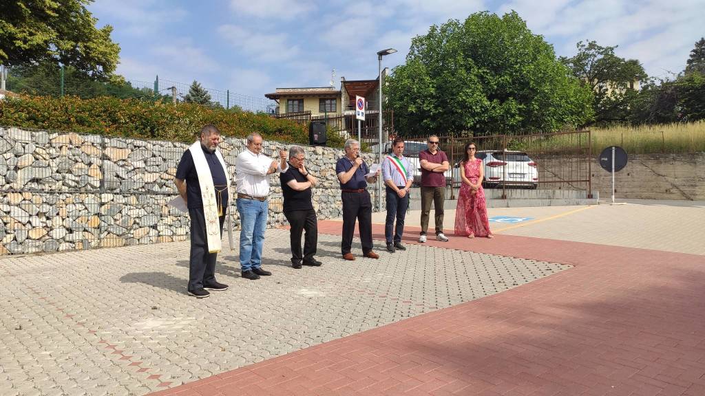 L'intitolazione del nuovo parcheggio di Ternate a don Luigi Leoni