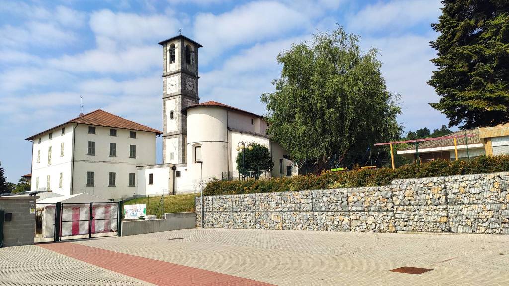 L'intitolazione del nuovo parcheggio di Ternate a don Luigi Leoni