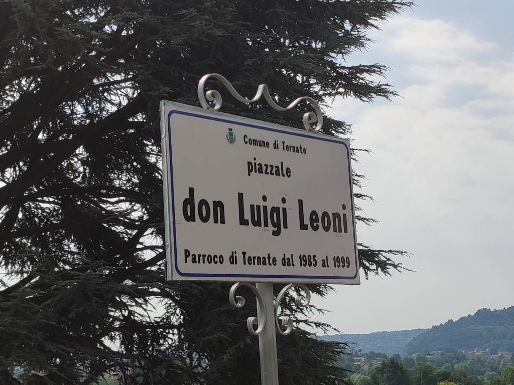L'intitolazione del nuovo parcheggio di Ternate a don Luigi Leoni