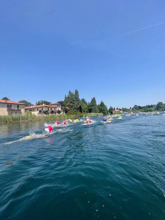 L'Italian open water tour 2022 sul Lago di Monate 