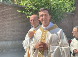 La comunità di Santa Teresa festeggia a Legnano don Matteo Bienati, novello sacerdote