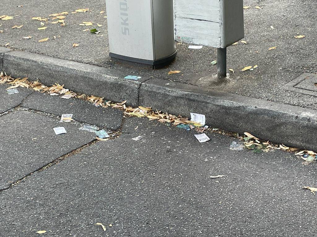 Legnano sporca, la denuncia di un lettore camminando in centro città