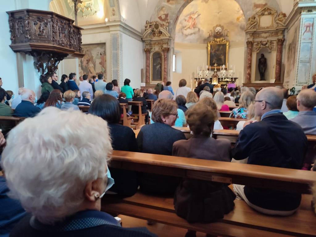 Luino - I funerali di Andrea Rossi nella chiesa del Carmine