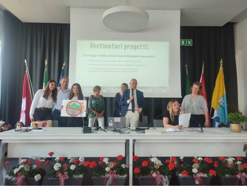 Luino - La premiazione del concorso per le scuole Smart border4future