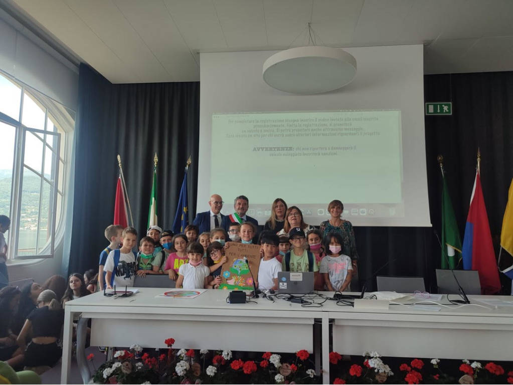 Luino - La premiazione del concorso per le scuole Smart border4future