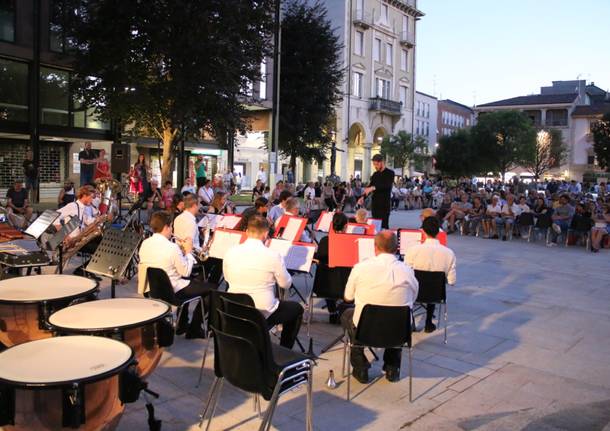 Mercoledì dello shopping a Legnano con la banda di Legnano