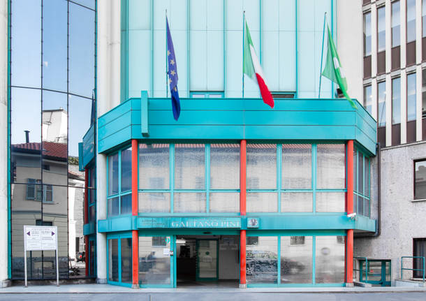 professor Mandelli e ingresso gaetano pini