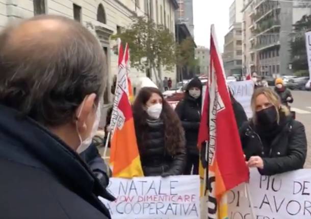 protesta lavoratrici scuola busto arsizio