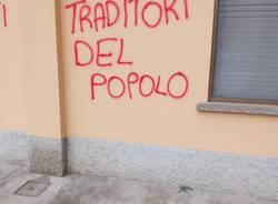 "Sindacati nazisti". Imbratti i muri della sede della Camera del Lavoro di Saronno