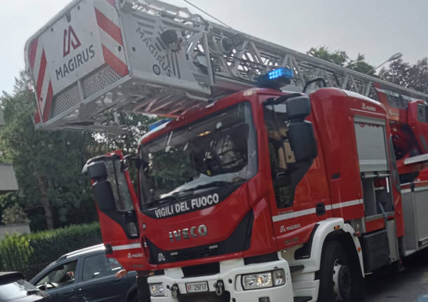 Vigili del fuco in via Alfieri incendio cantine 15 giugno