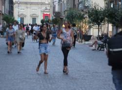 A Saronno tornano i giovedì di shopping serale, tra musica e negozi aperti