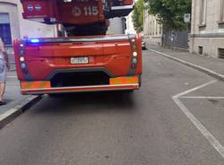 Calcinacci da un edificio abbandonato in via Ferrara a Legnano