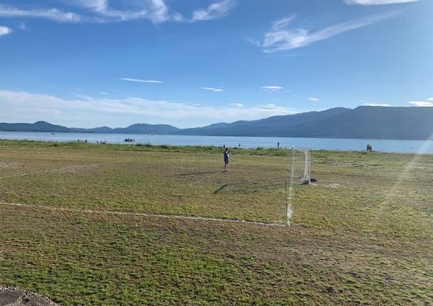 Monvalle, il lago si ritira e arriva il campo da calcetto